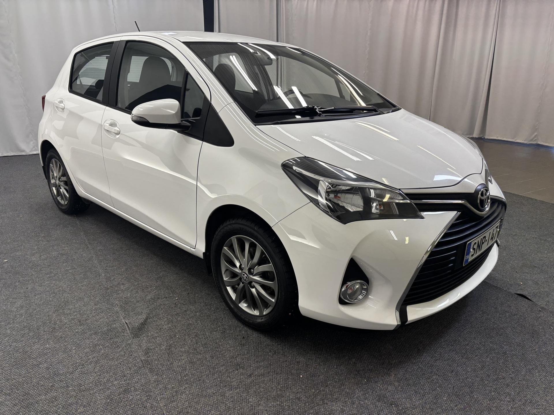 TOYOTA Yaris 2016