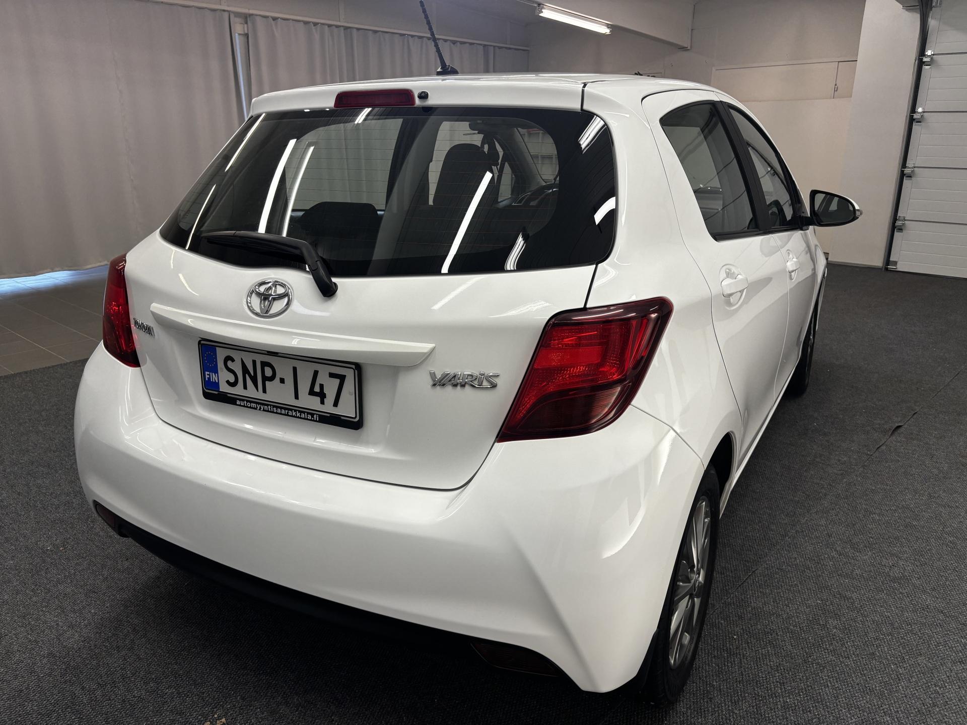 TOYOTA Yaris 2016