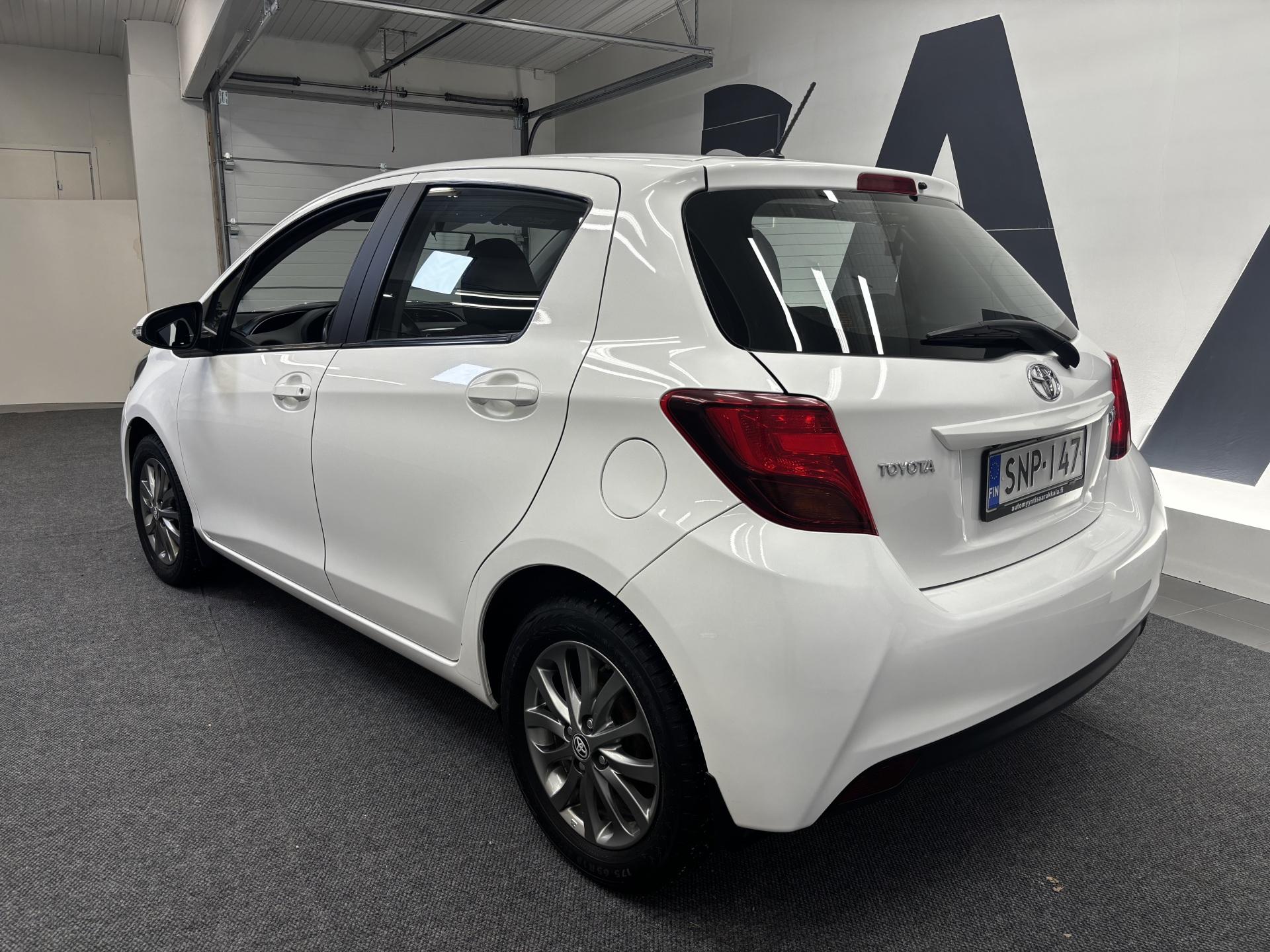 TOYOTA Yaris 2016