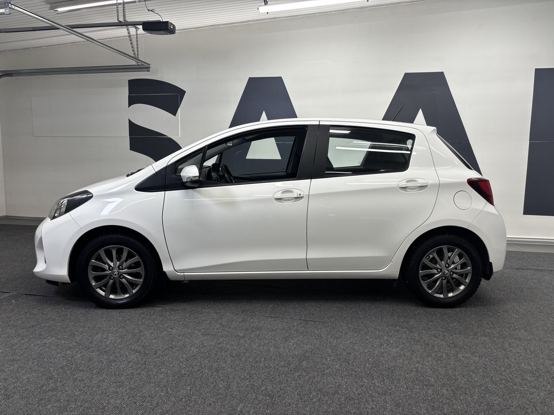 TOYOTA Yaris 2016