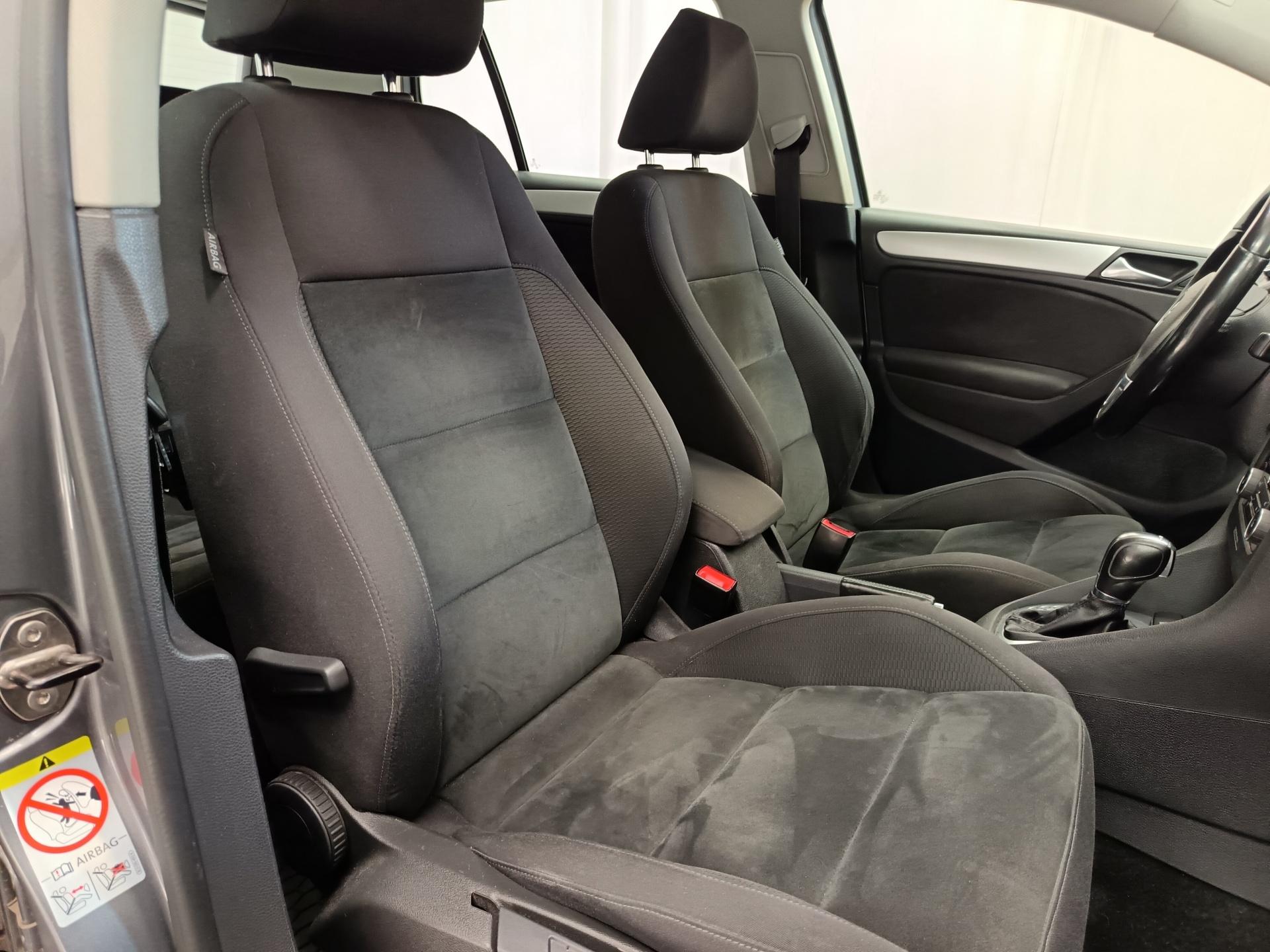 VOLKSWAGEN Golf 2012