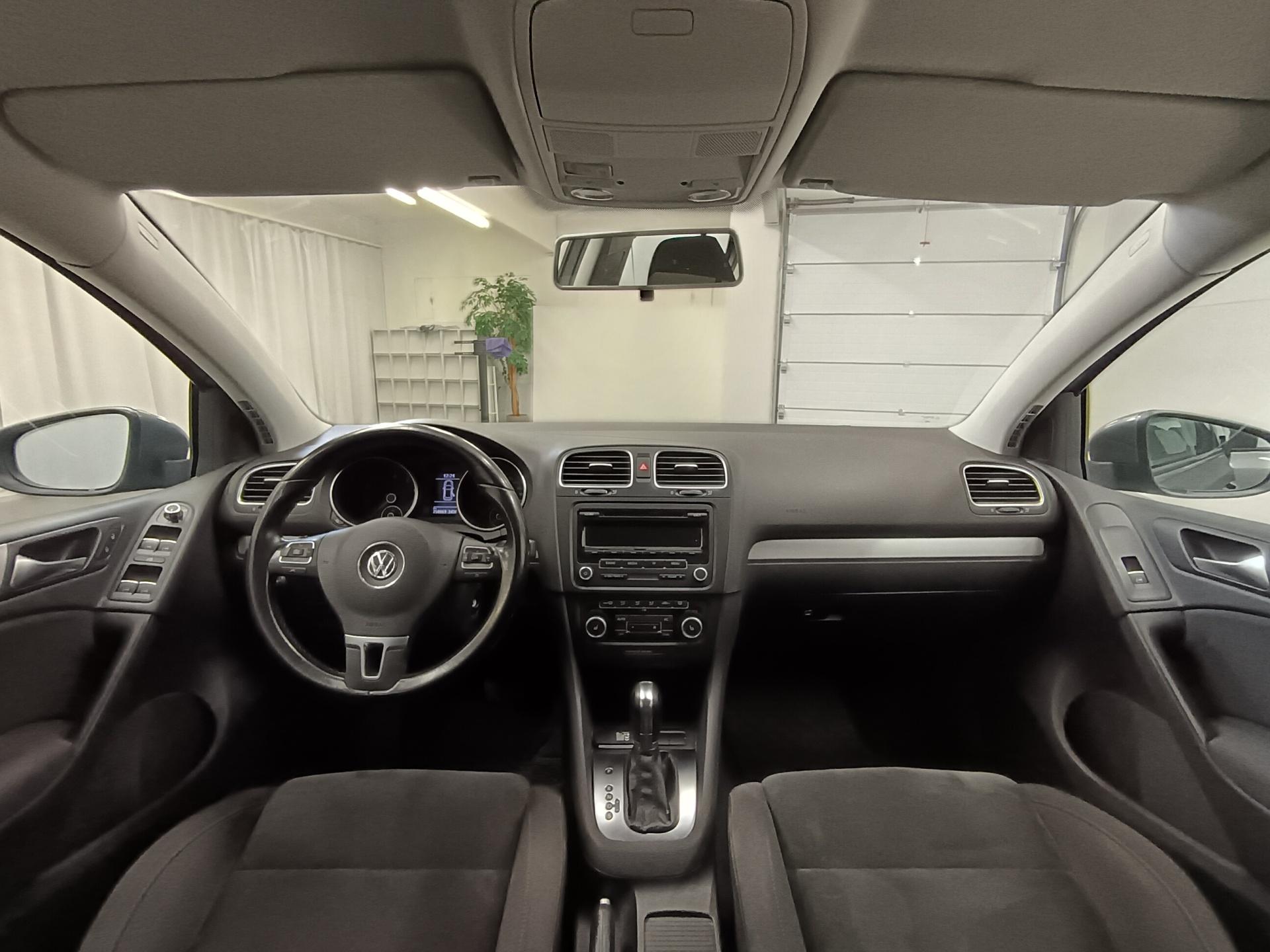 VOLKSWAGEN Golf 2012