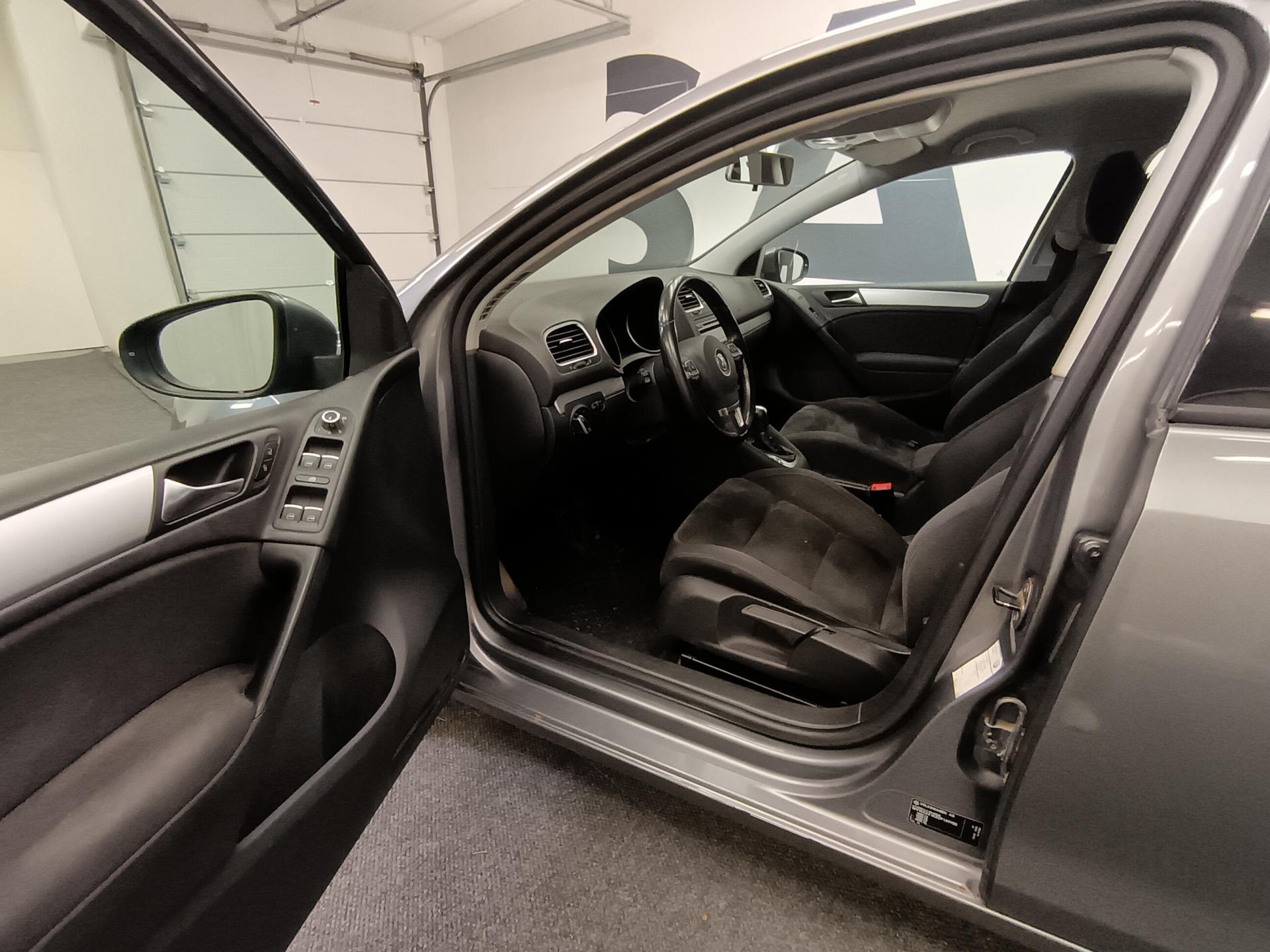 VOLKSWAGEN Golf 2012