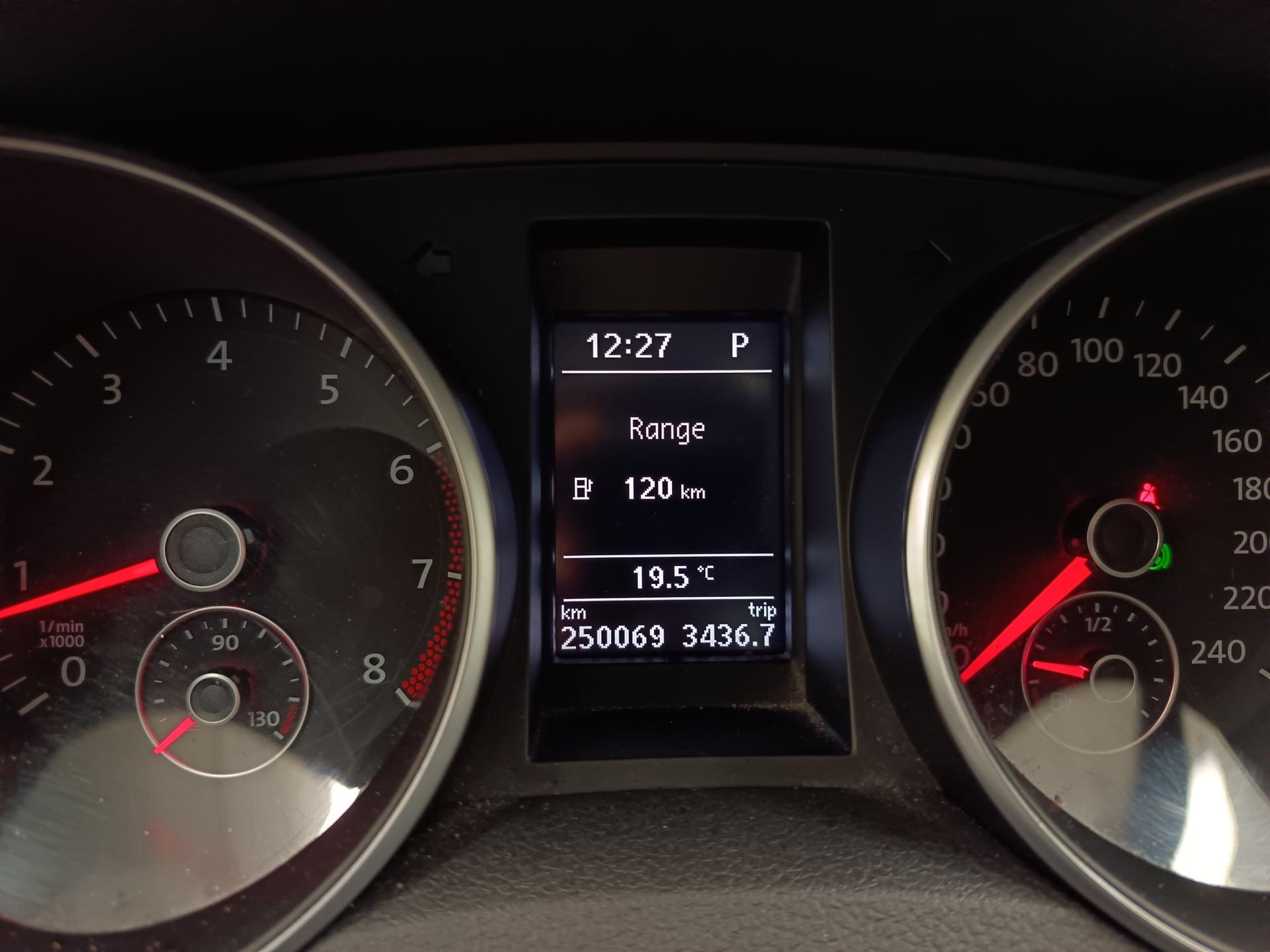 VOLKSWAGEN Golf 2012