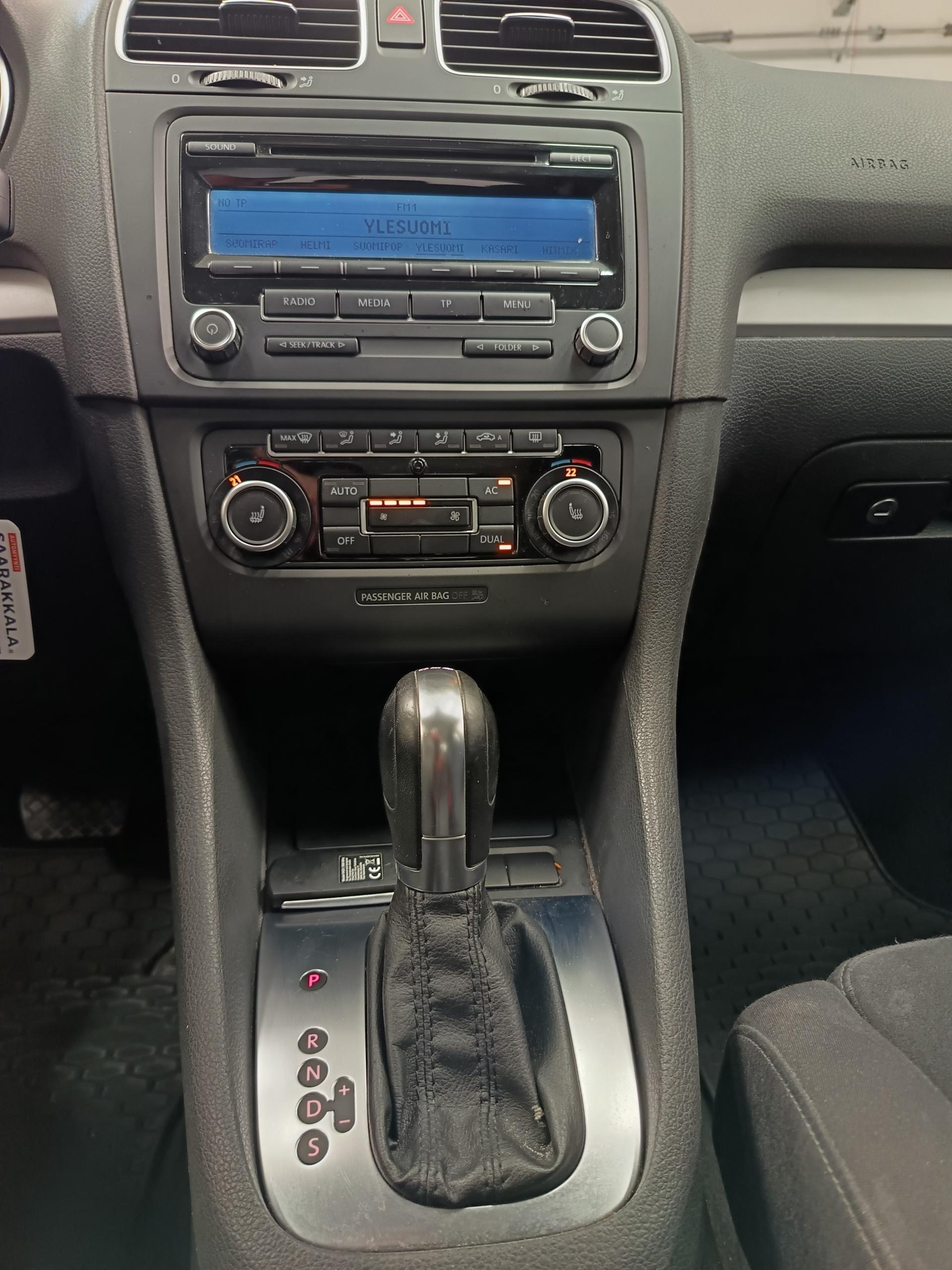 VOLKSWAGEN Golf 2012