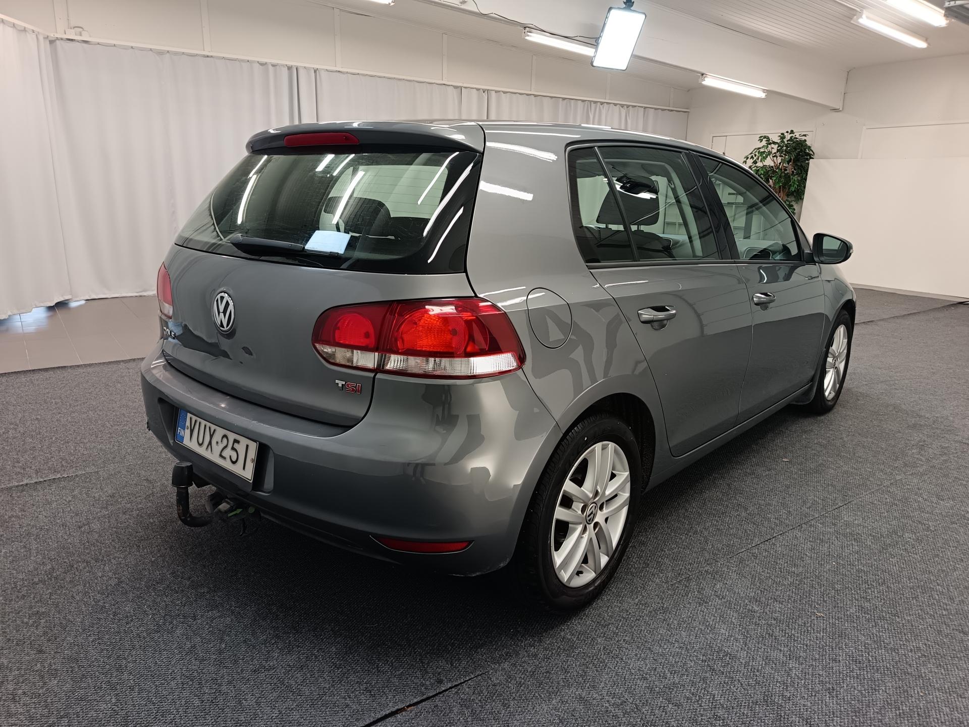 VOLKSWAGEN Golf 2012