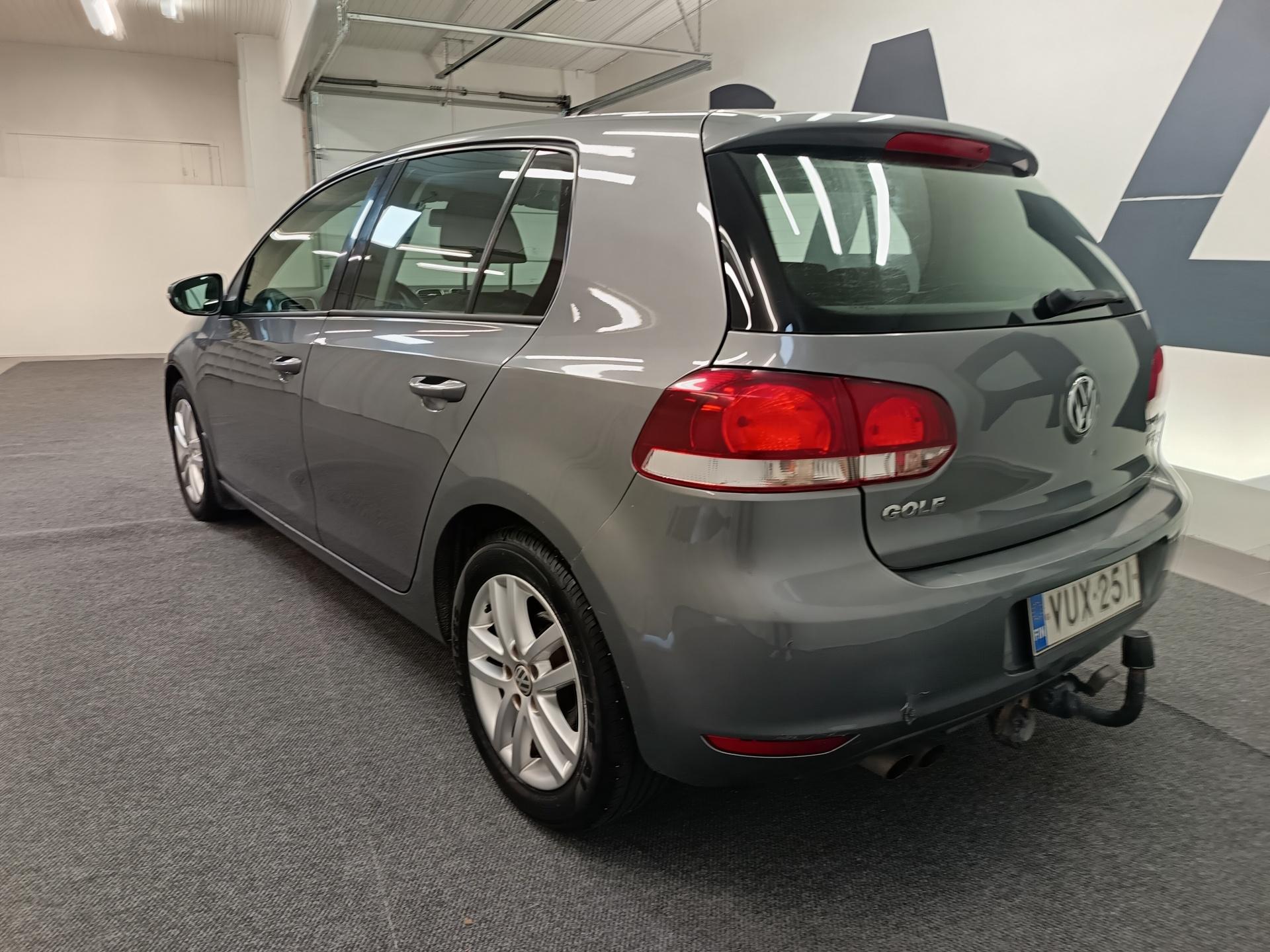 VOLKSWAGEN Golf 2012