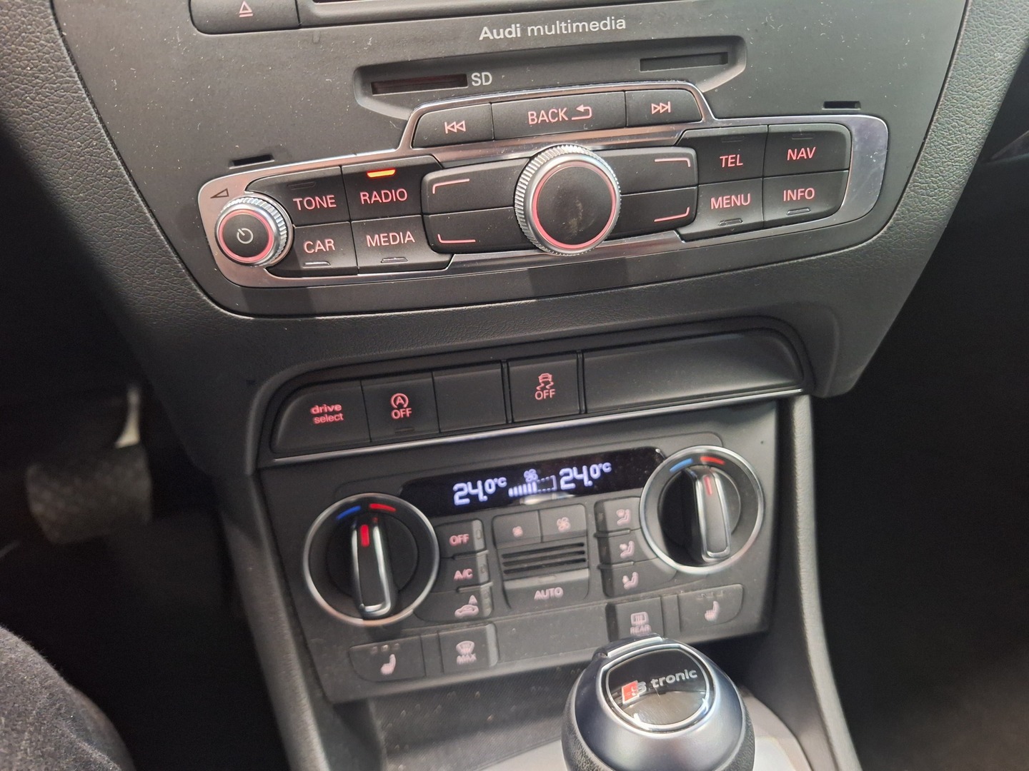 AUDI Q3 12