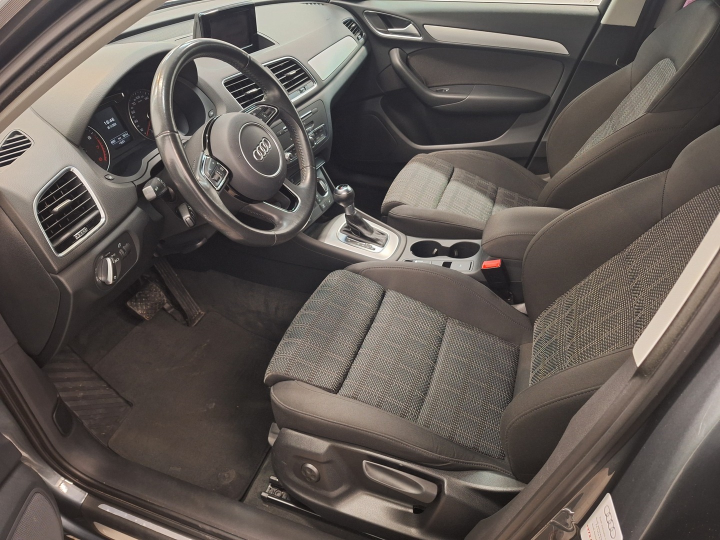AUDI Q3 6