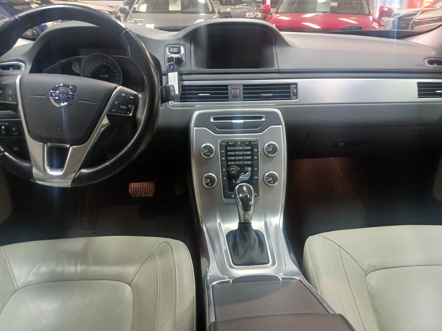VOLVO V70 11