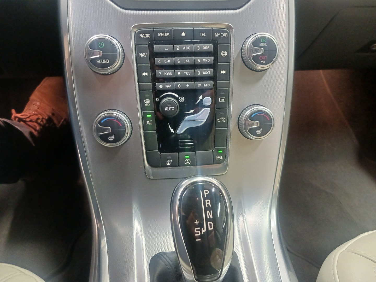 VOLVO V70 13