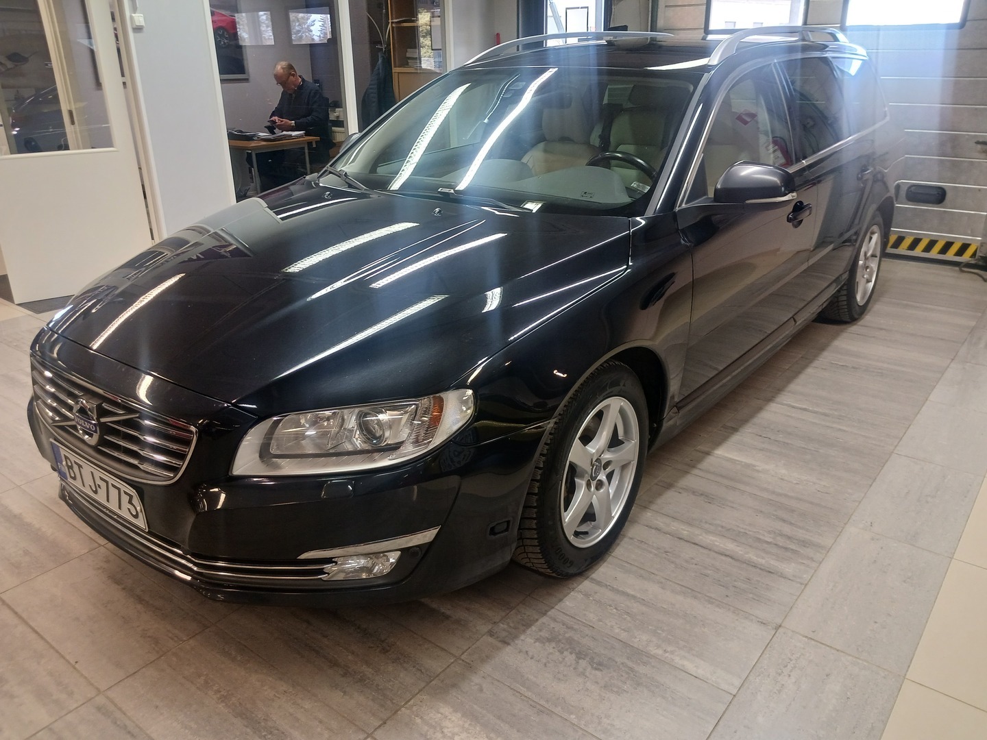 VOLVO V70 3
