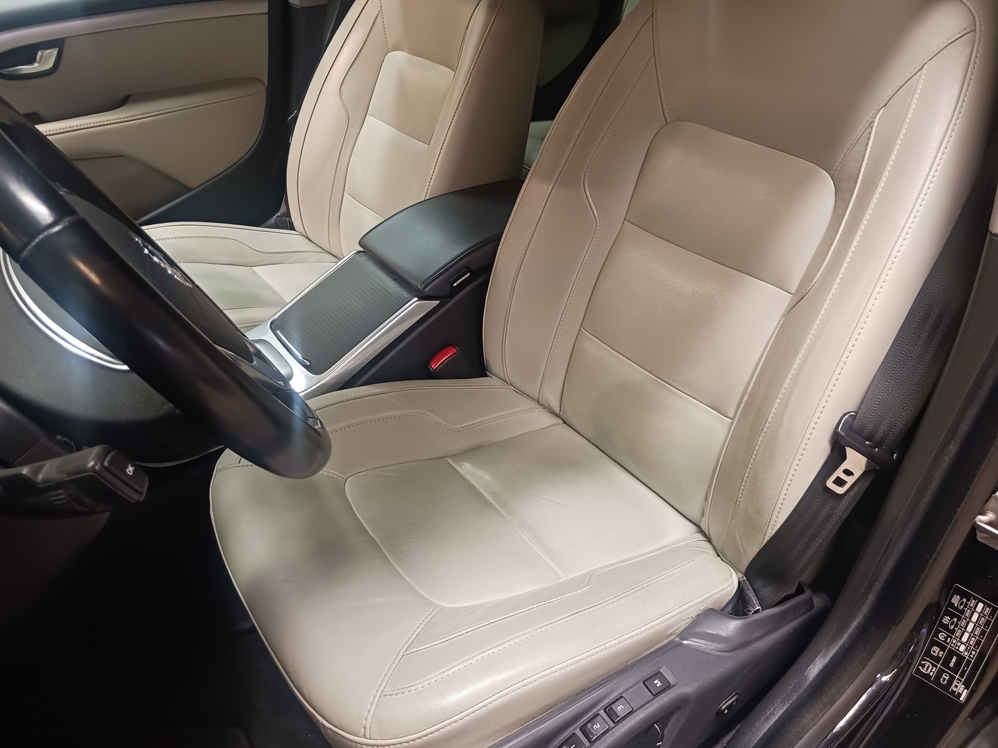 VOLVO V70 7