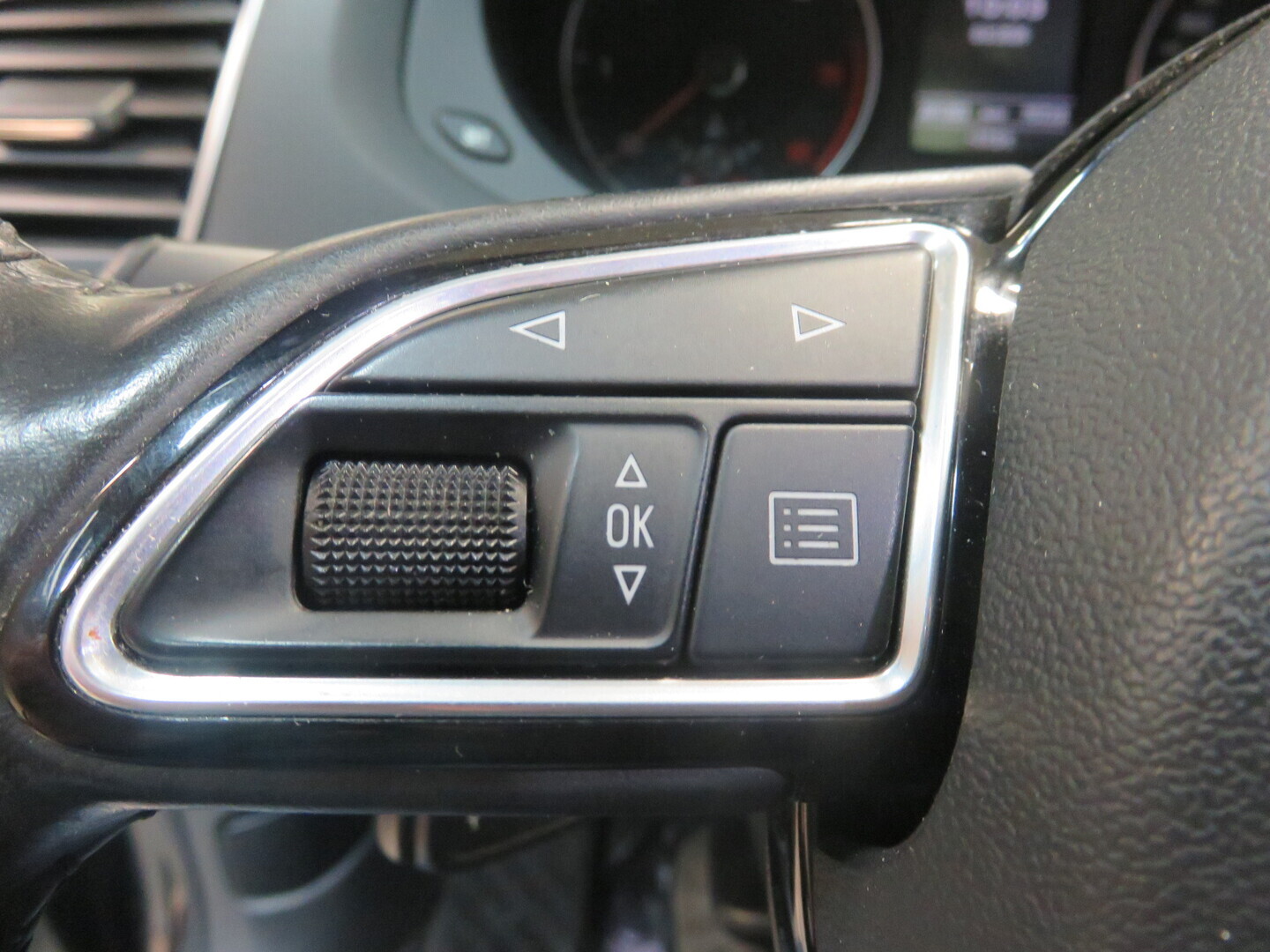 AUDI Q3 7