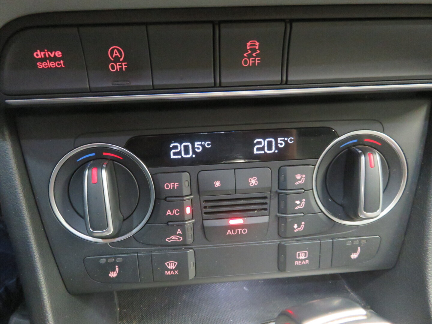 AUDI Q3 9