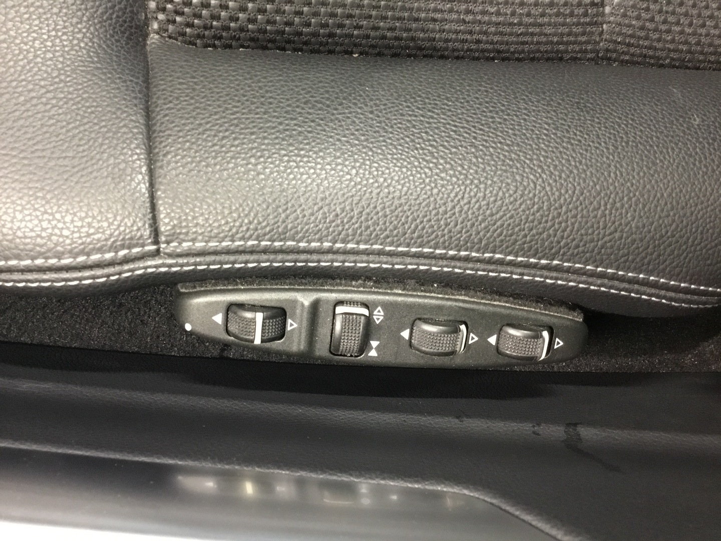 MERCEDES-BENZ E 21