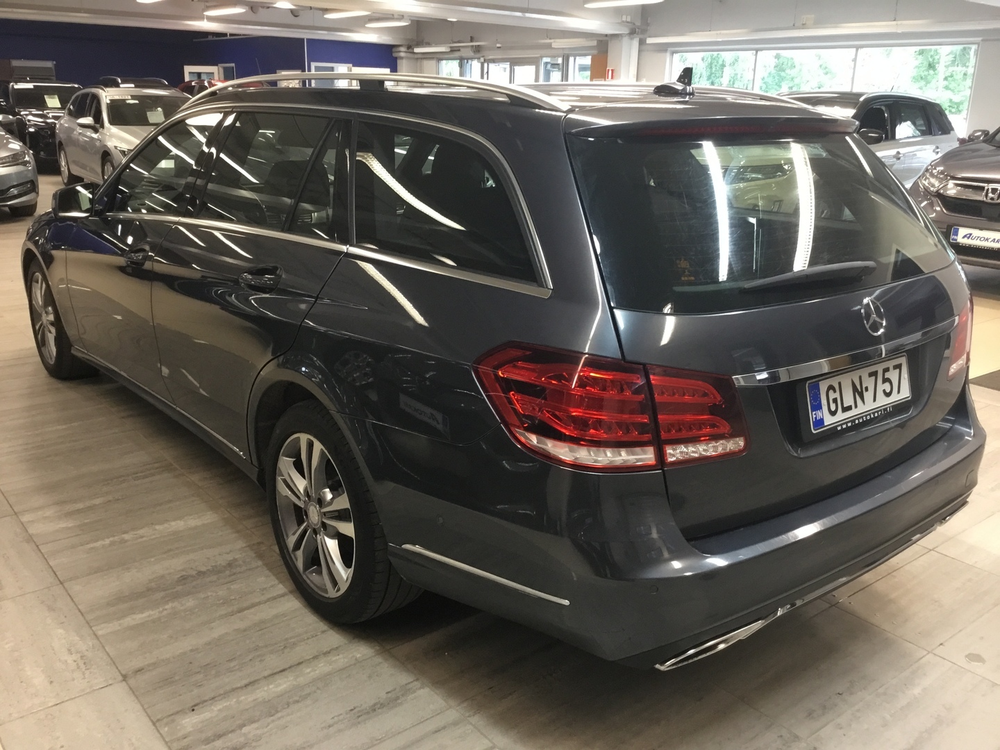 MERCEDES-BENZ E 4