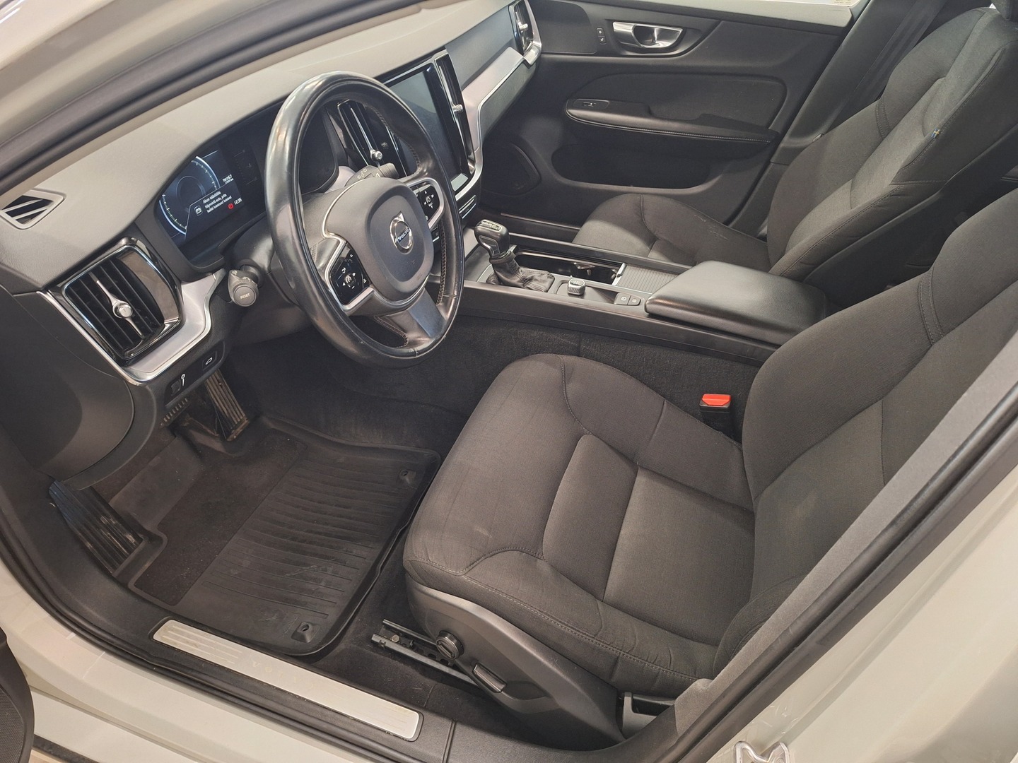 VOLVO V60 6