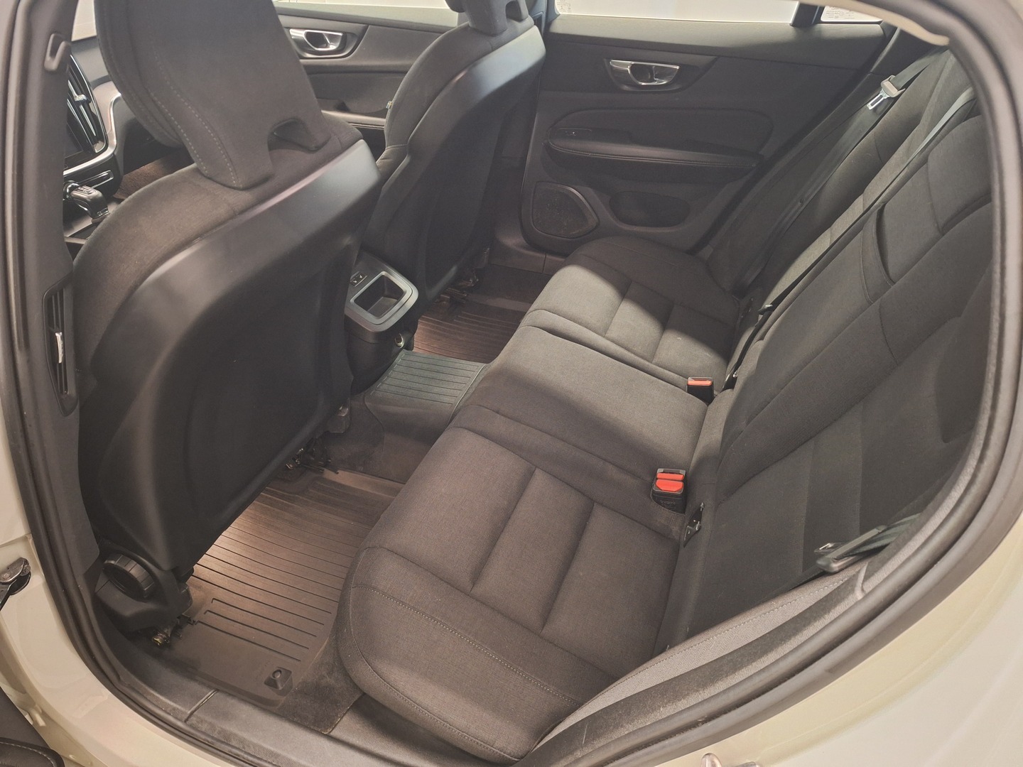 VOLVO V60 7