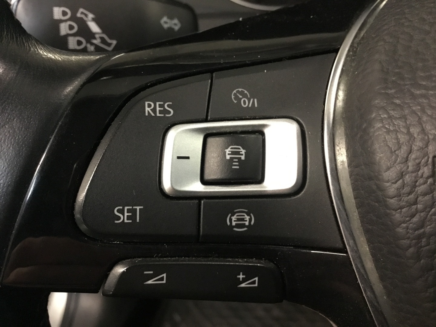 VOLKSWAGEN Golf 14