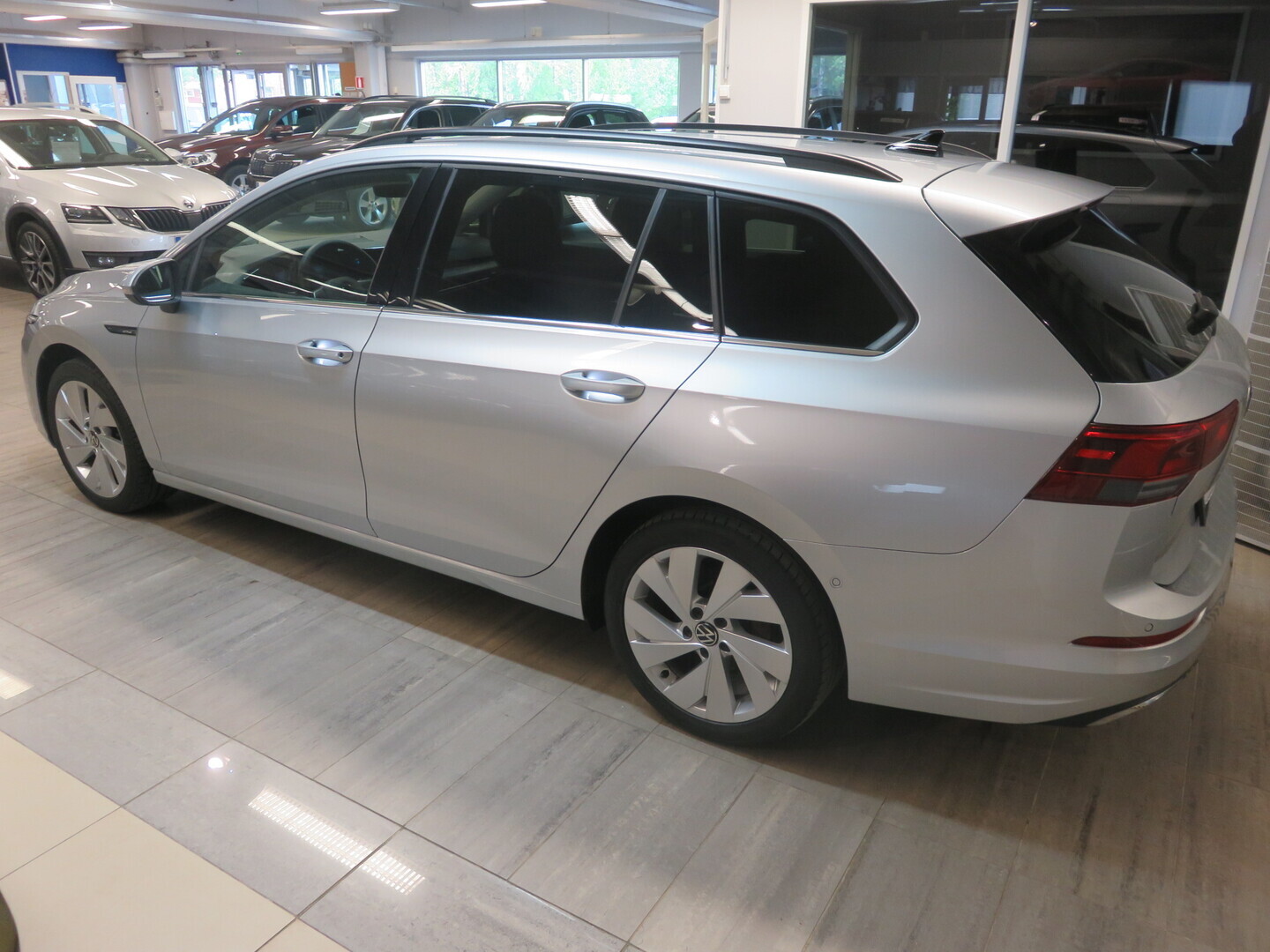 VOLKSWAGEN Golf 16