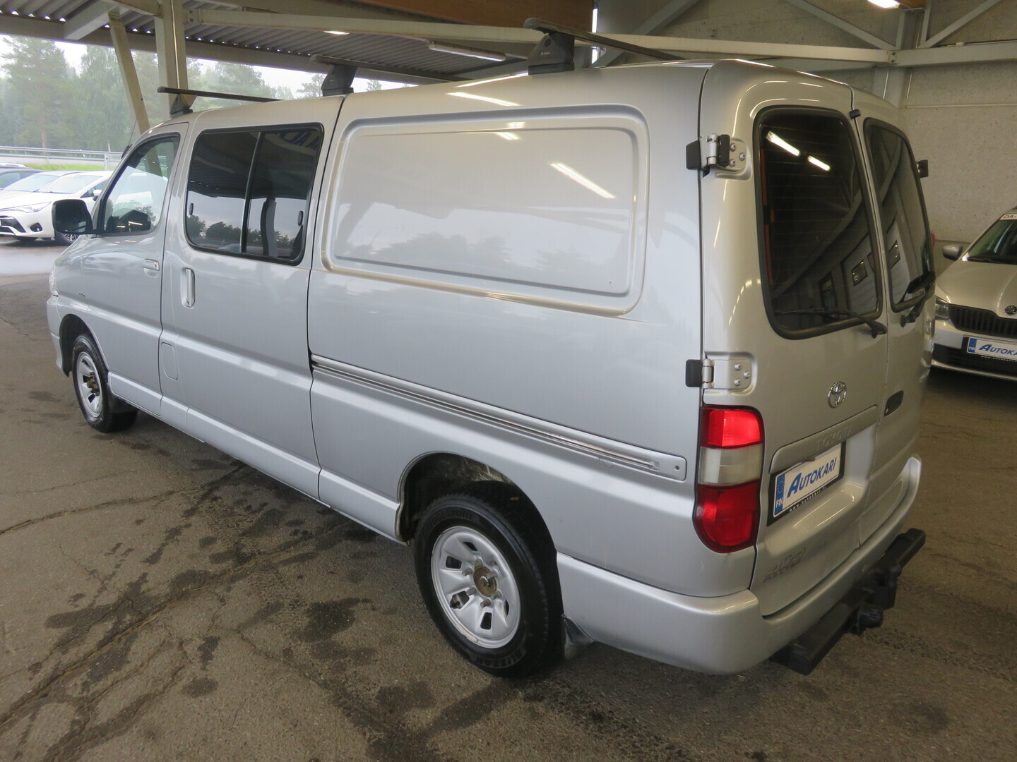 TOYOTA Hiace 12