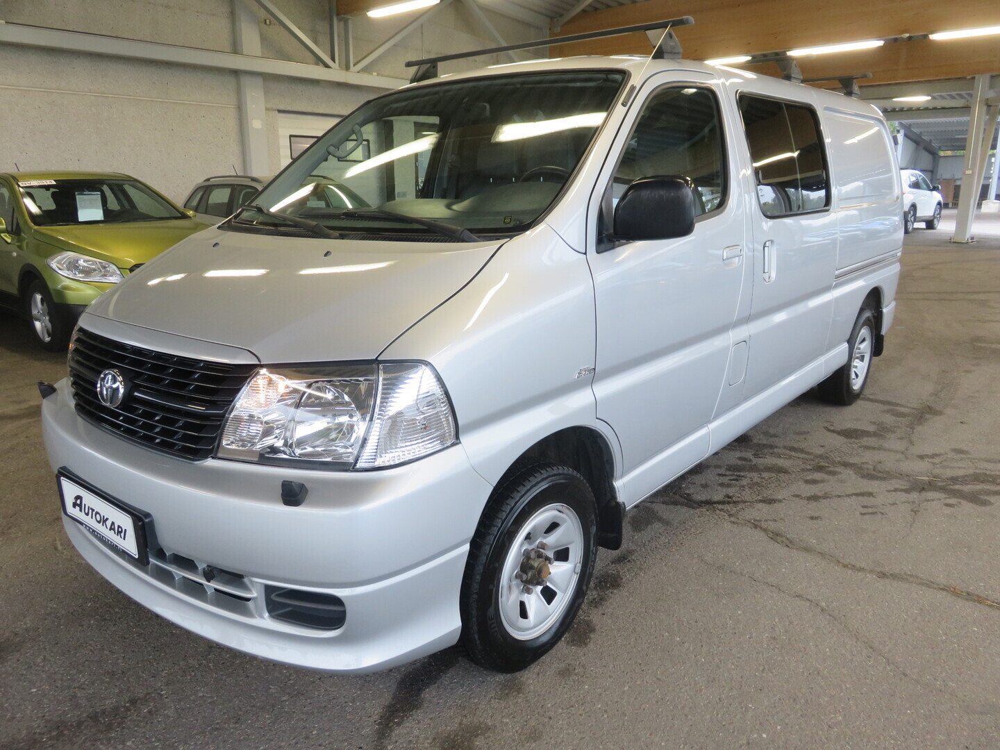 TOYOTA Hiace 3