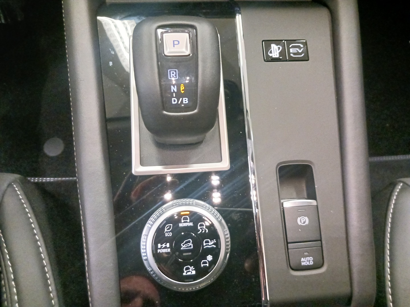 MITSUBISHI Outlander 13