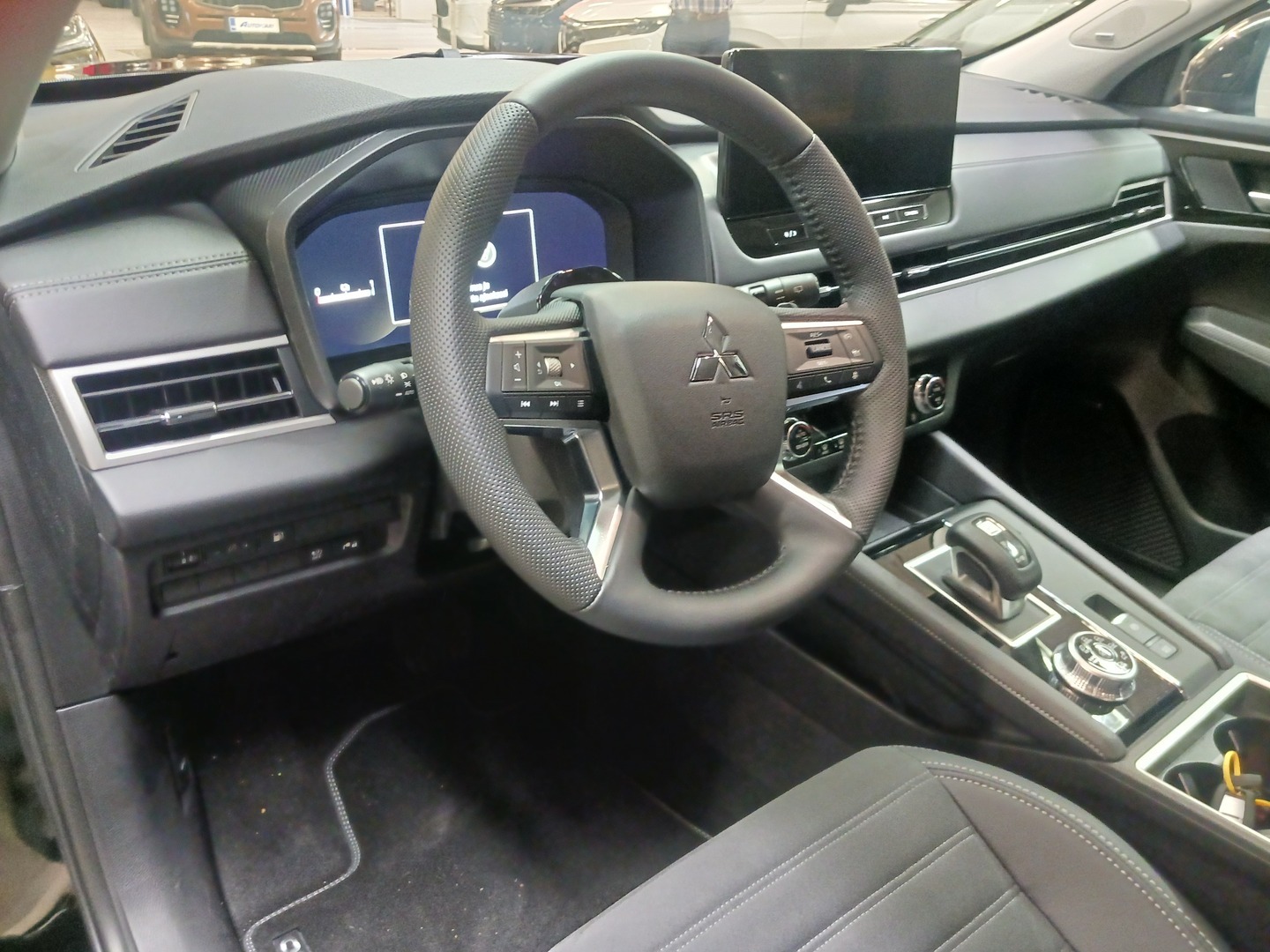 MITSUBISHI Outlander 8
