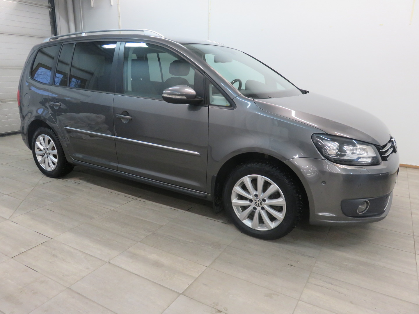 VOLKSWAGEN Touran 1
