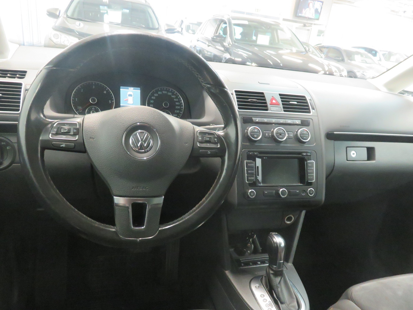 VOLKSWAGEN Touran 13