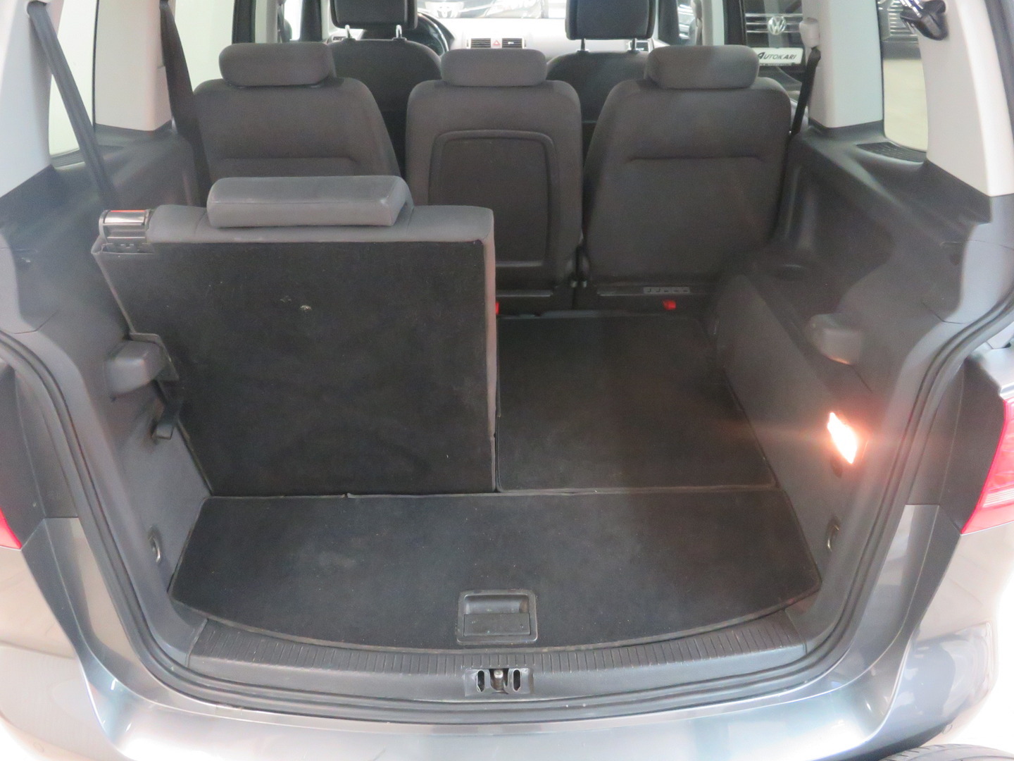 VOLKSWAGEN Touran 15