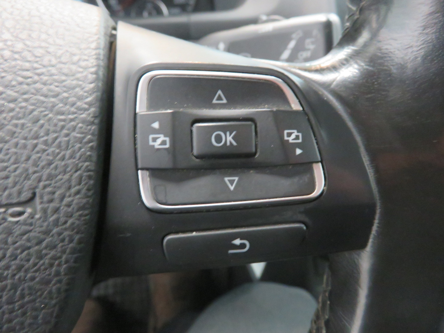 VOLKSWAGEN Touran 6