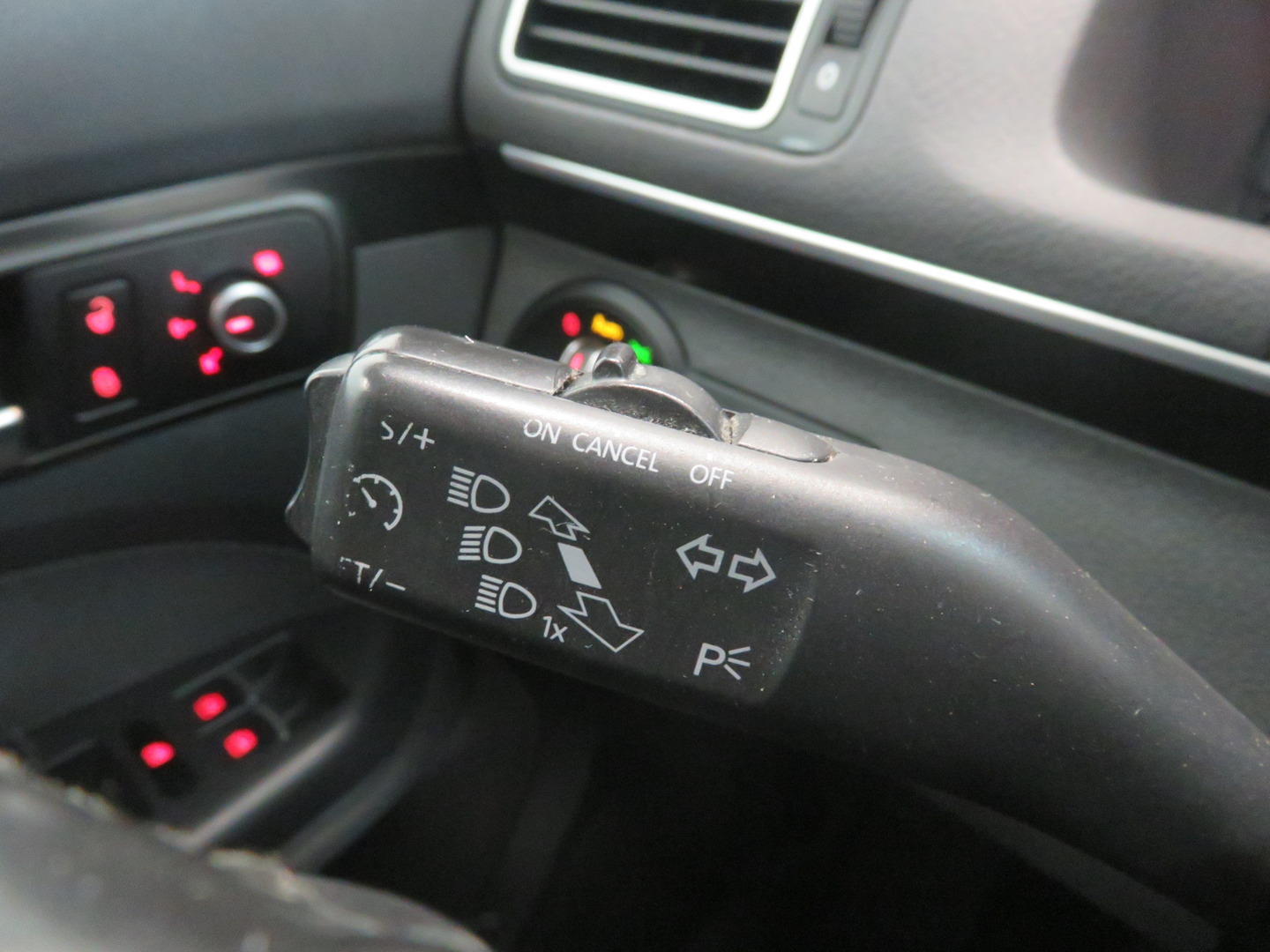 VOLKSWAGEN Touran 7