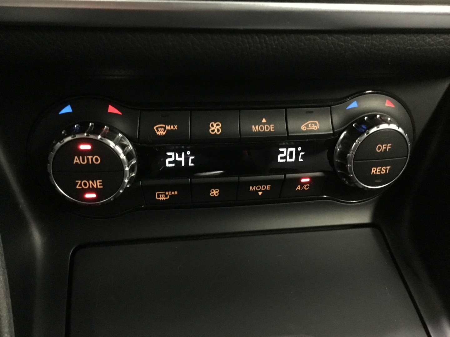 MERCEDES-BENZ GLA 12