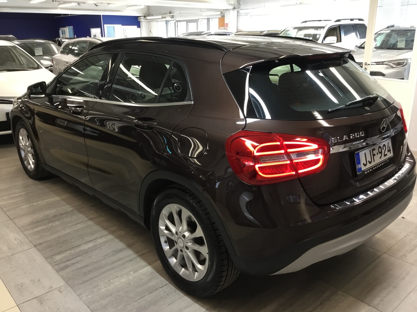 MERCEDES-BENZ GLA 4