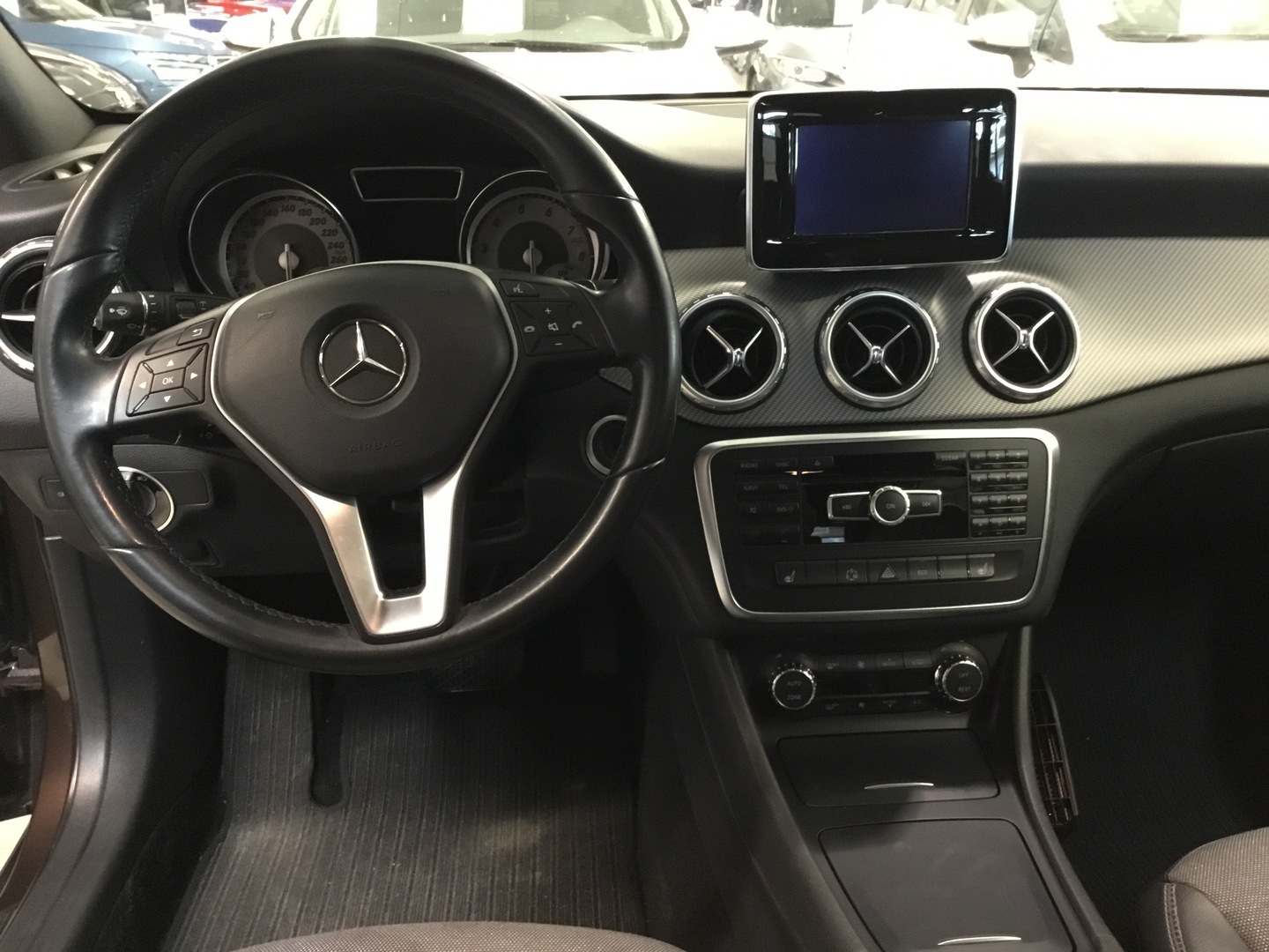 MERCEDES-BENZ GLA 7