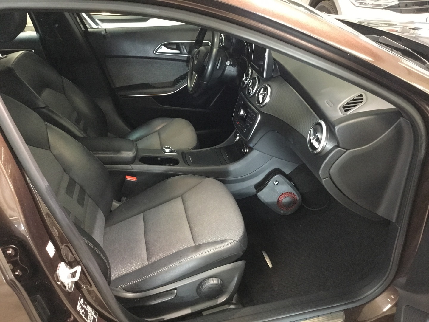 MERCEDES-BENZ GLA 9