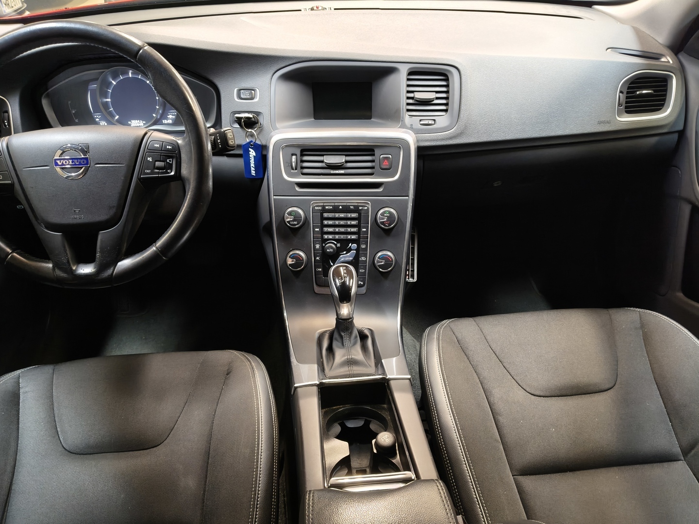 VOLVO V60 8