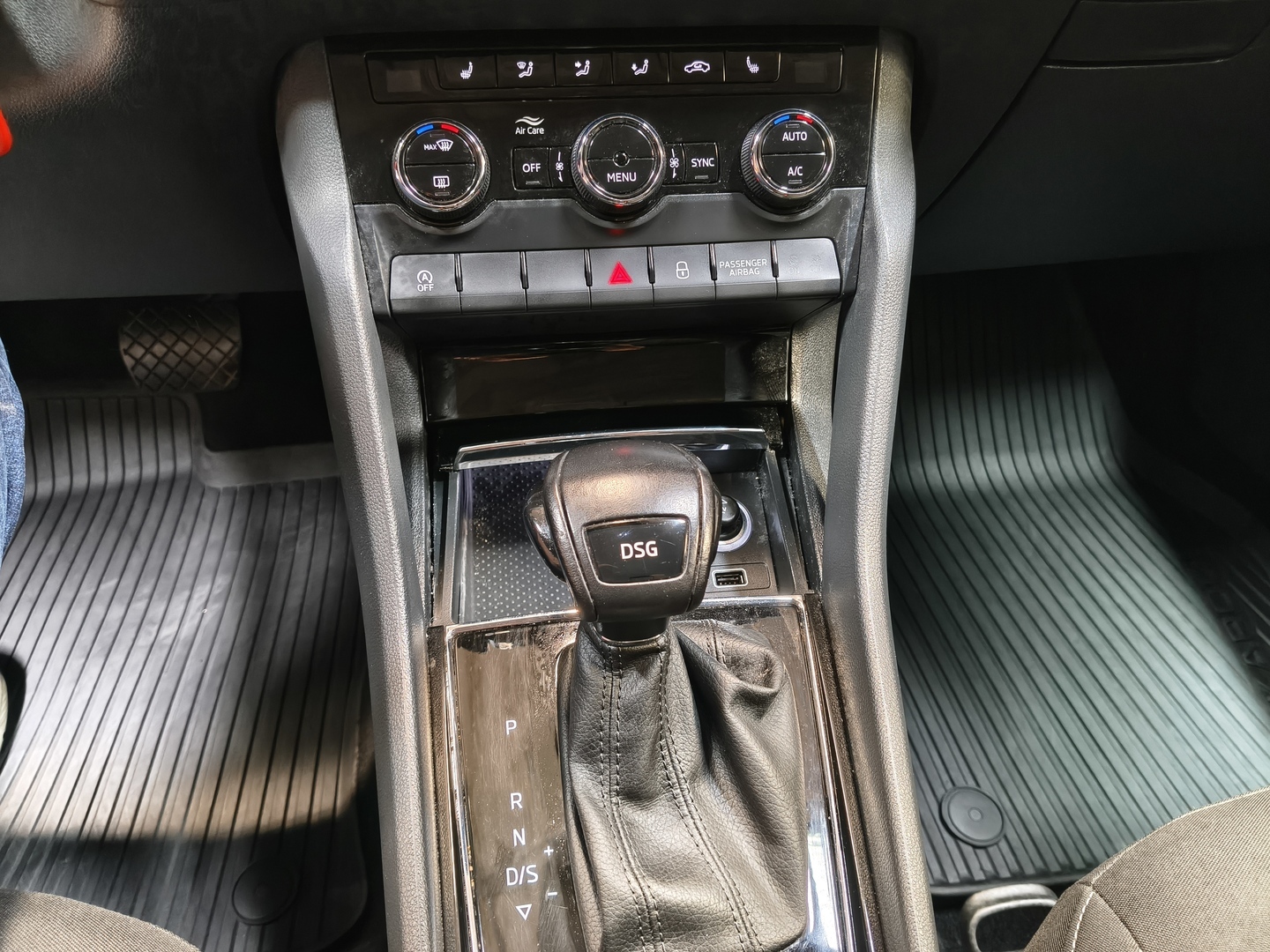 SKODA KAROQ 10