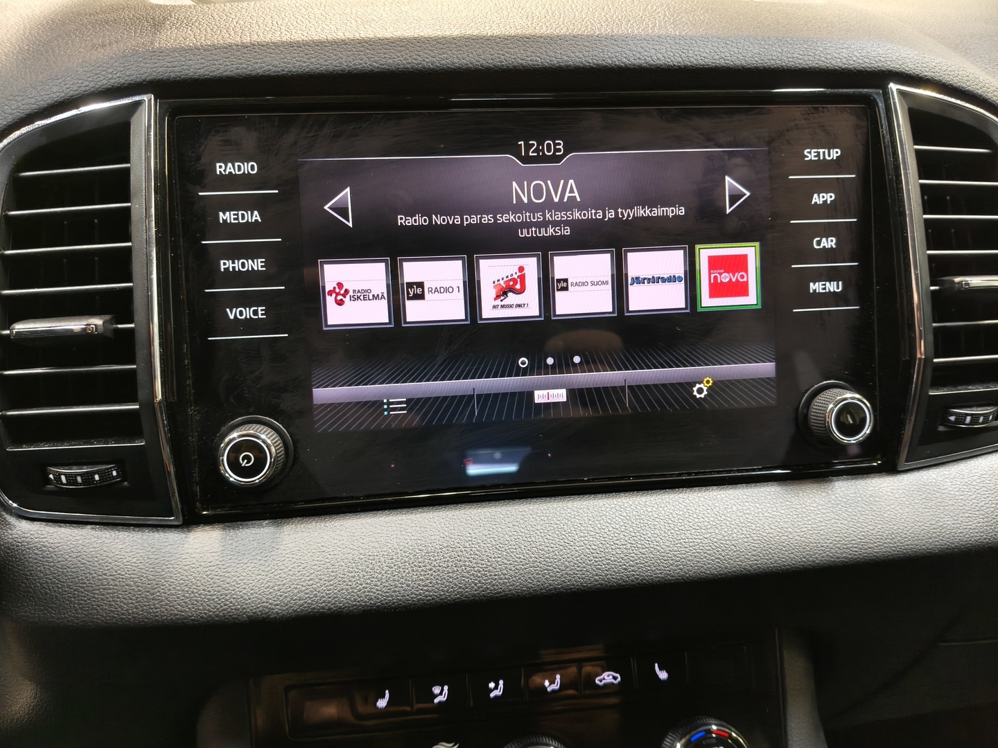 SKODA KAROQ 11