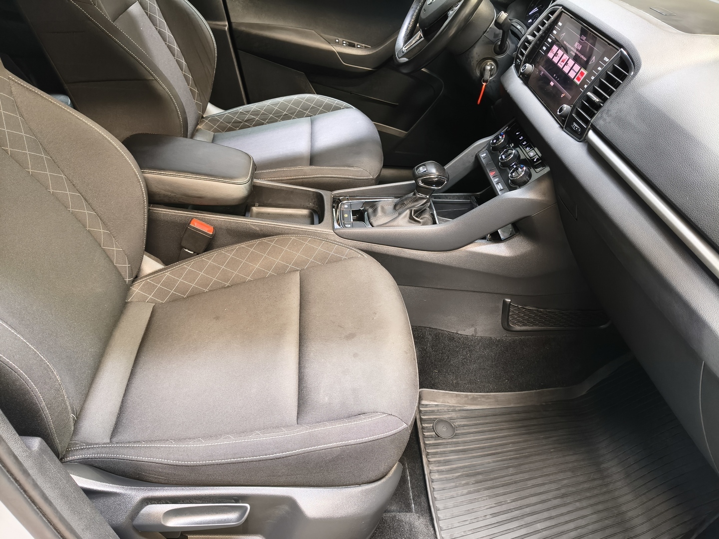 SKODA KAROQ 13