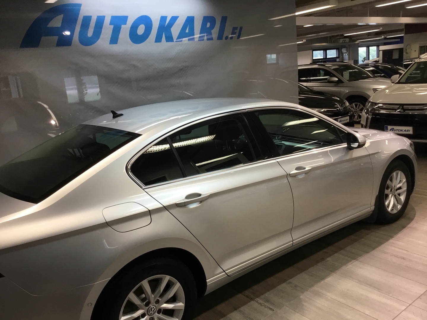 VOLKSWAGEN Passat 2