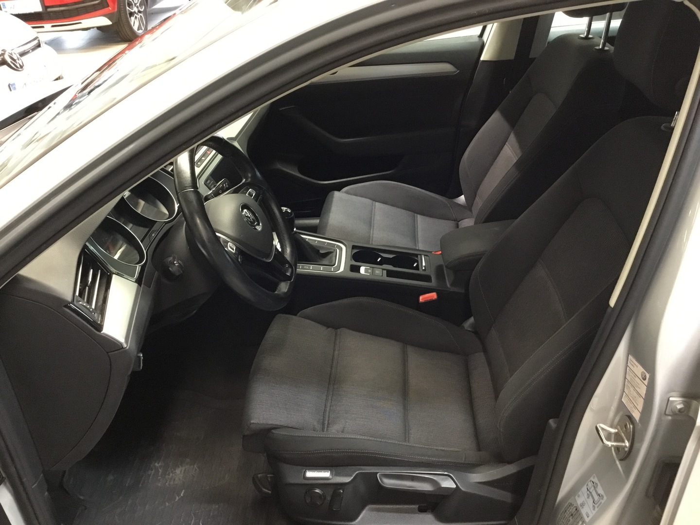 VOLKSWAGEN Passat 8