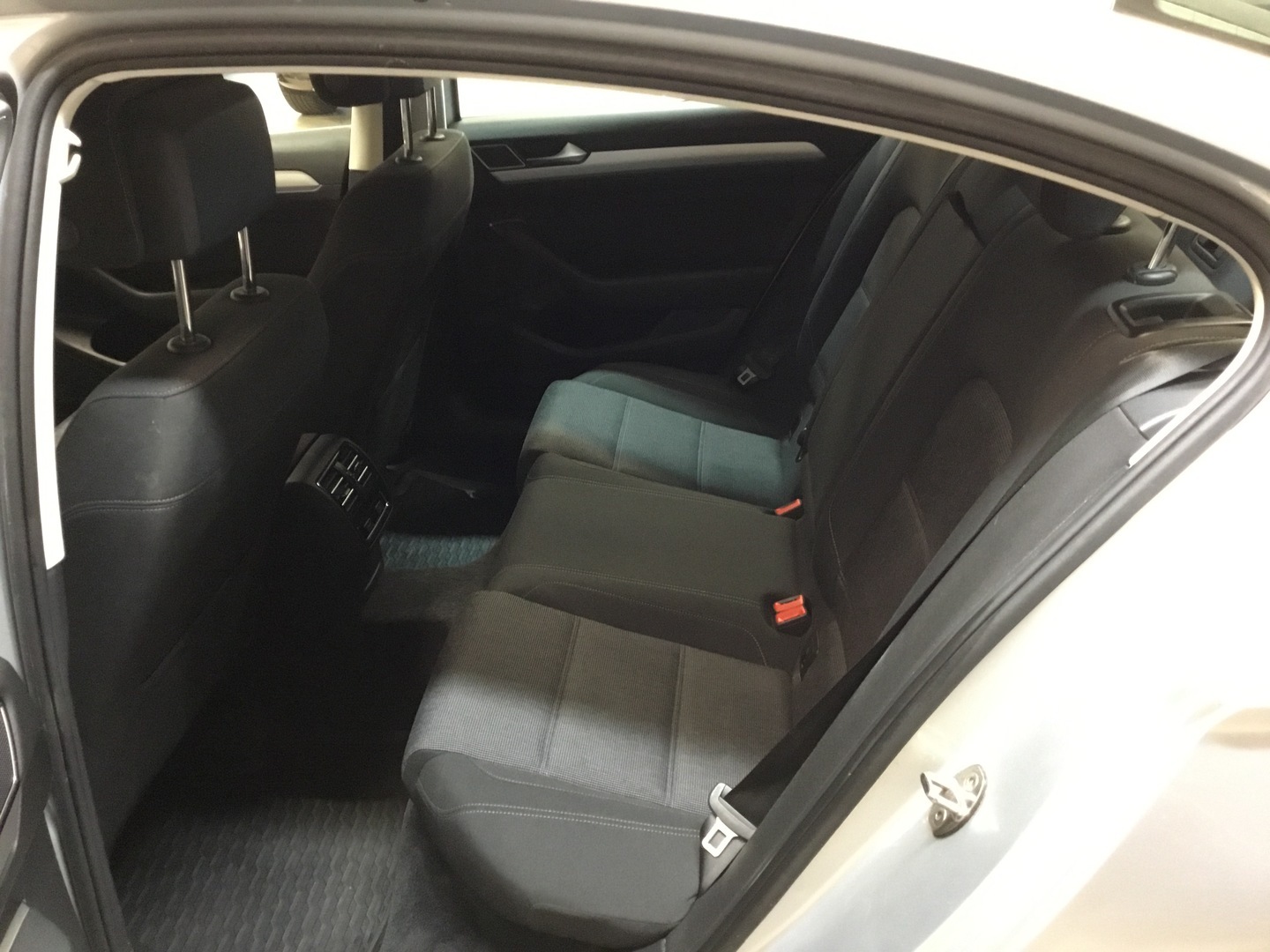 VOLKSWAGEN Passat 9