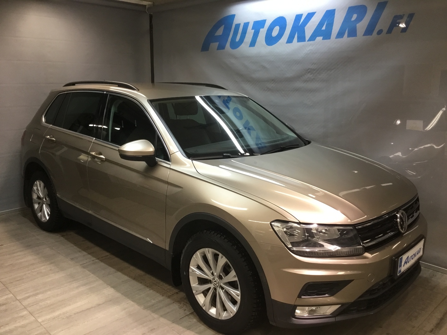 VOLKSWAGEN Tiguan 1