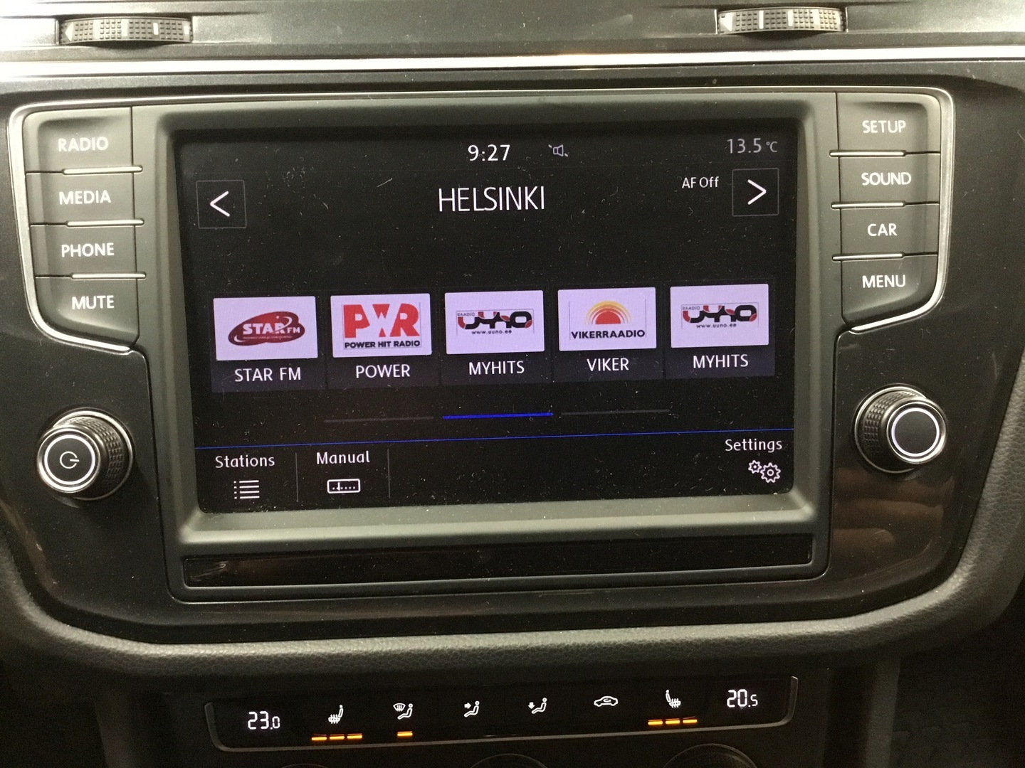 VOLKSWAGEN Tiguan 11