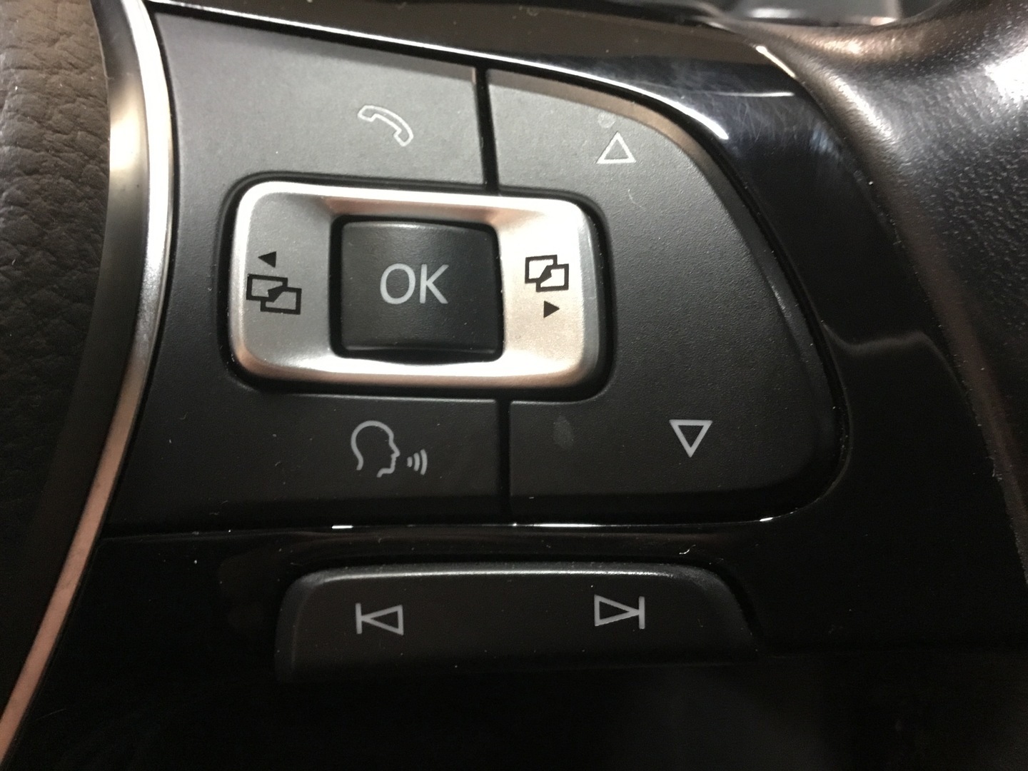 VOLKSWAGEN Tiguan 13