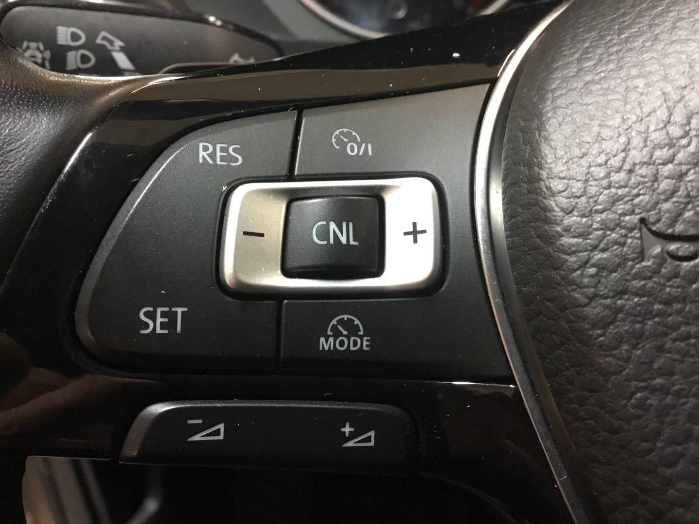 VOLKSWAGEN Tiguan 14