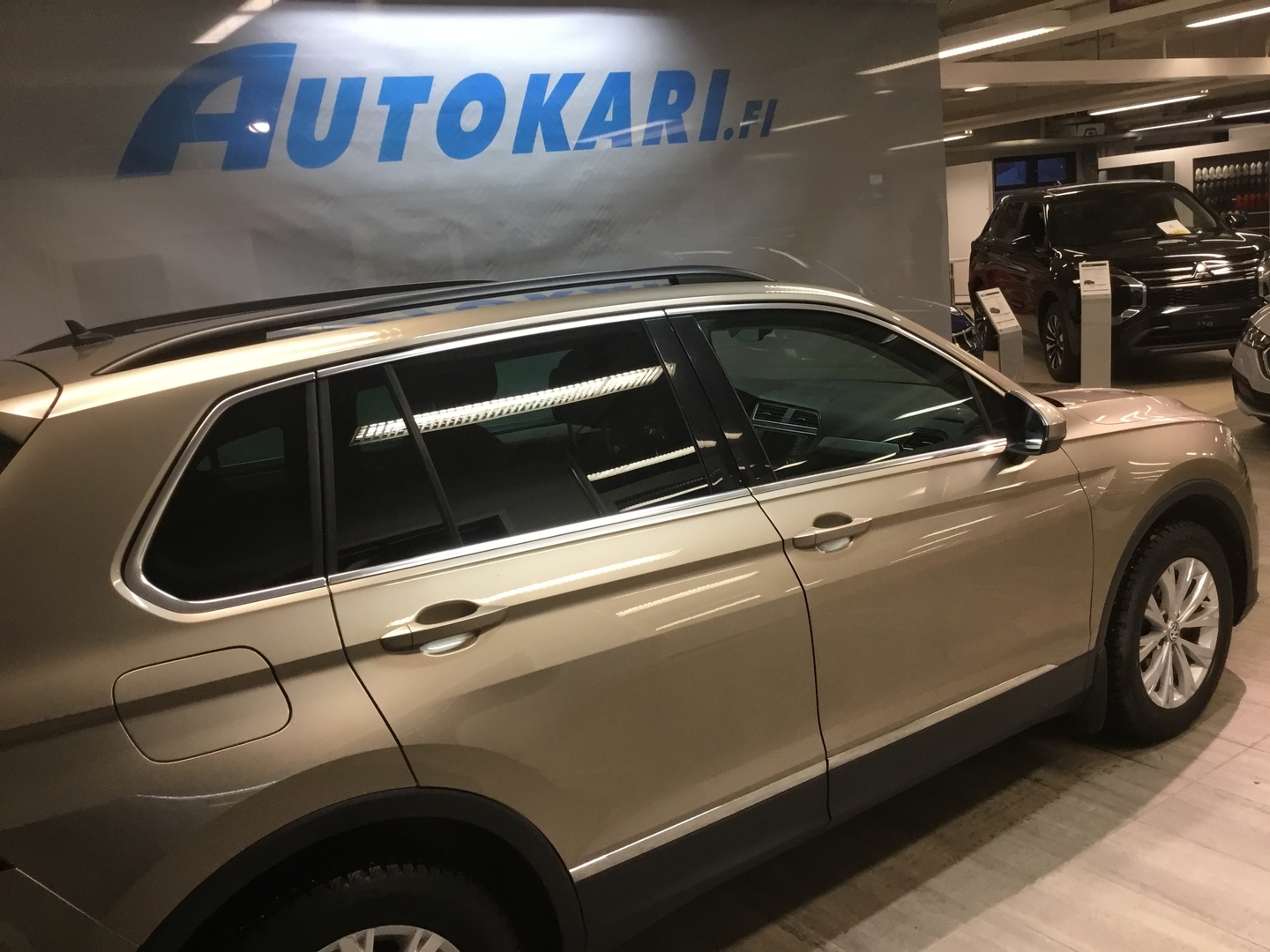 VOLKSWAGEN Tiguan 2